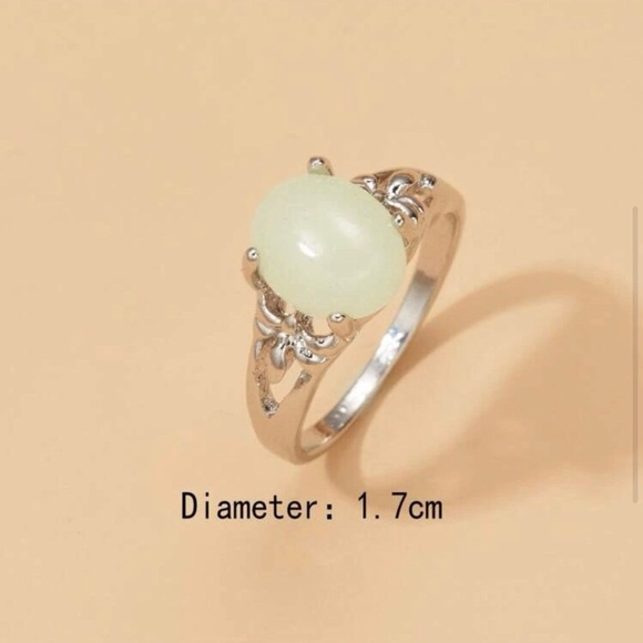 LAST ONE: Glow in the dark ring - Picture 3 of 3